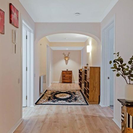Elegant & Unique Getaway - Spacious 3 Bedroom, 2 Bathroom City Centre Apartment - Free Allocated Parking. Edinburgh Exterior photo