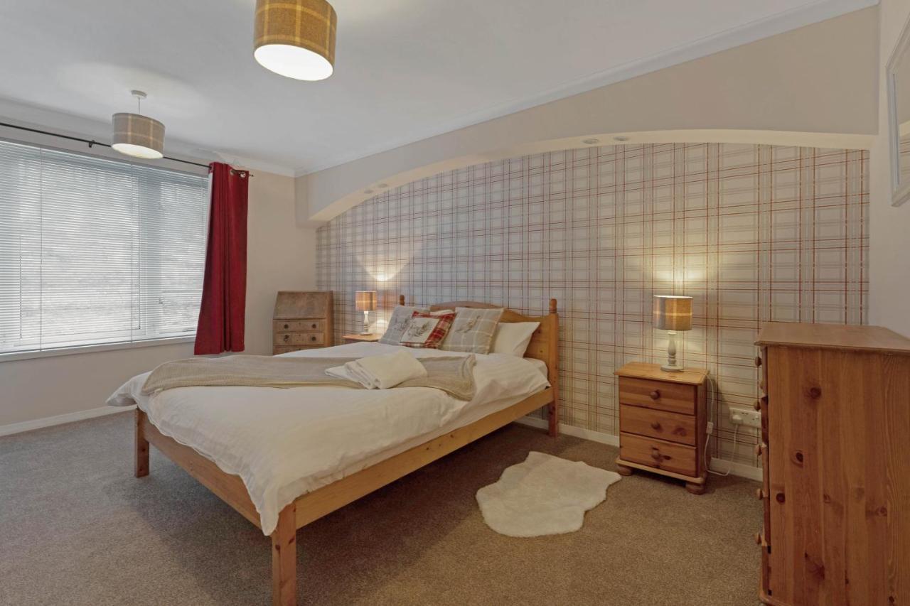 Elegant & Unique Getaway - Spacious 3 Bedroom, 2 Bathroom City Centre Apartment - Free Allocated Parking. Edinburgh Exterior photo