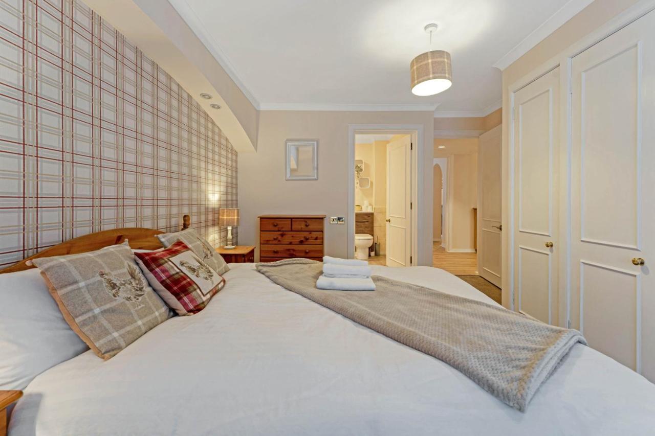 Elegant & Unique Getaway - Spacious 3 Bedroom, 2 Bathroom City Centre Apartment - Free Allocated Parking. Edinburgh Exterior photo