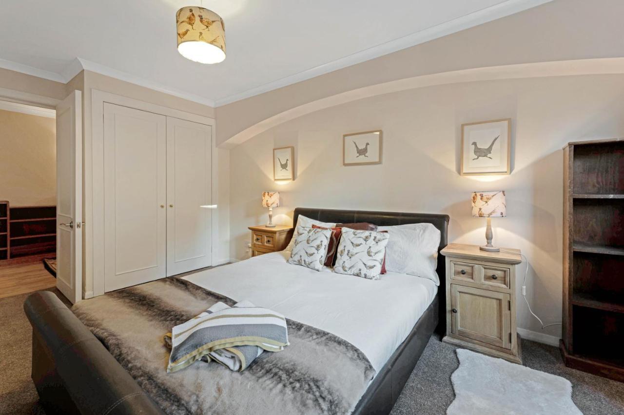 Elegant & Unique Getaway - Spacious 3 Bedroom, 2 Bathroom City Centre Apartment - Free Allocated Parking. Edinburgh Exterior photo