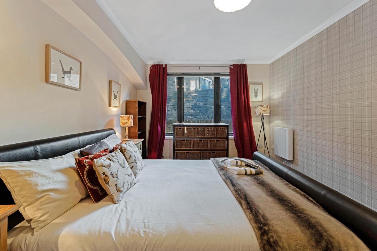 Elegant & Unique Getaway - Spacious 3 Bedroom, 2 Bathroom City Centre Apartment - Free Allocated Parking. Edinburgh Exterior photo