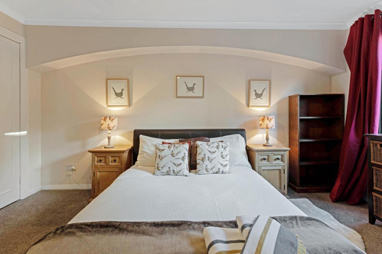 Elegant & Unique Getaway - Spacious 3 Bedroom, 2 Bathroom City Centre Apartment - Free Allocated Parking. Edinburgh Exterior photo