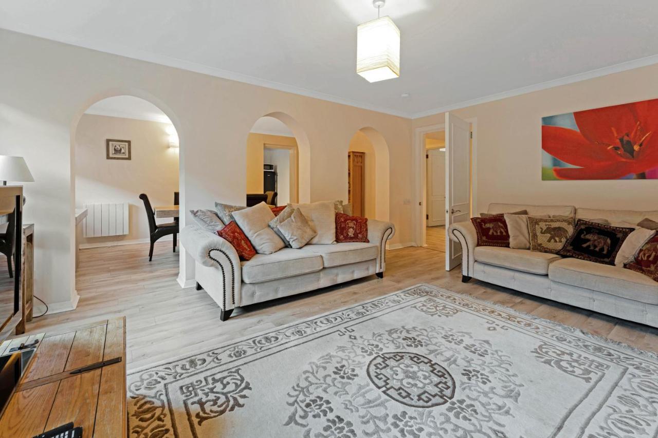 Elegant & Unique Getaway - Spacious 3 Bedroom, 2 Bathroom City Centre Apartment - Free Allocated Parking. Edinburgh Exterior photo